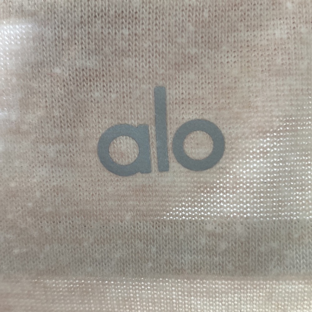 ALO. Long sleeve shirt. - Picture 2 of 3